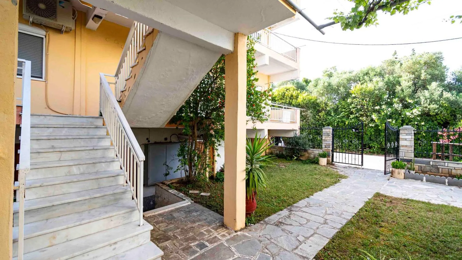 Erato Apartments By Rentalspro Services - Nea Plagia Halkidiki